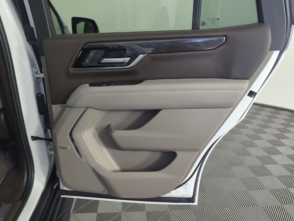 Used 2025 White GMC Elevation image 30