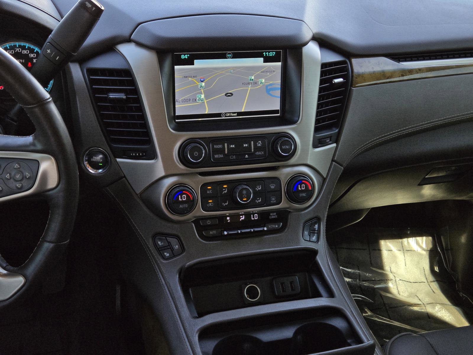 Used 2017 White Frost Tricoat GMC Denali image 40