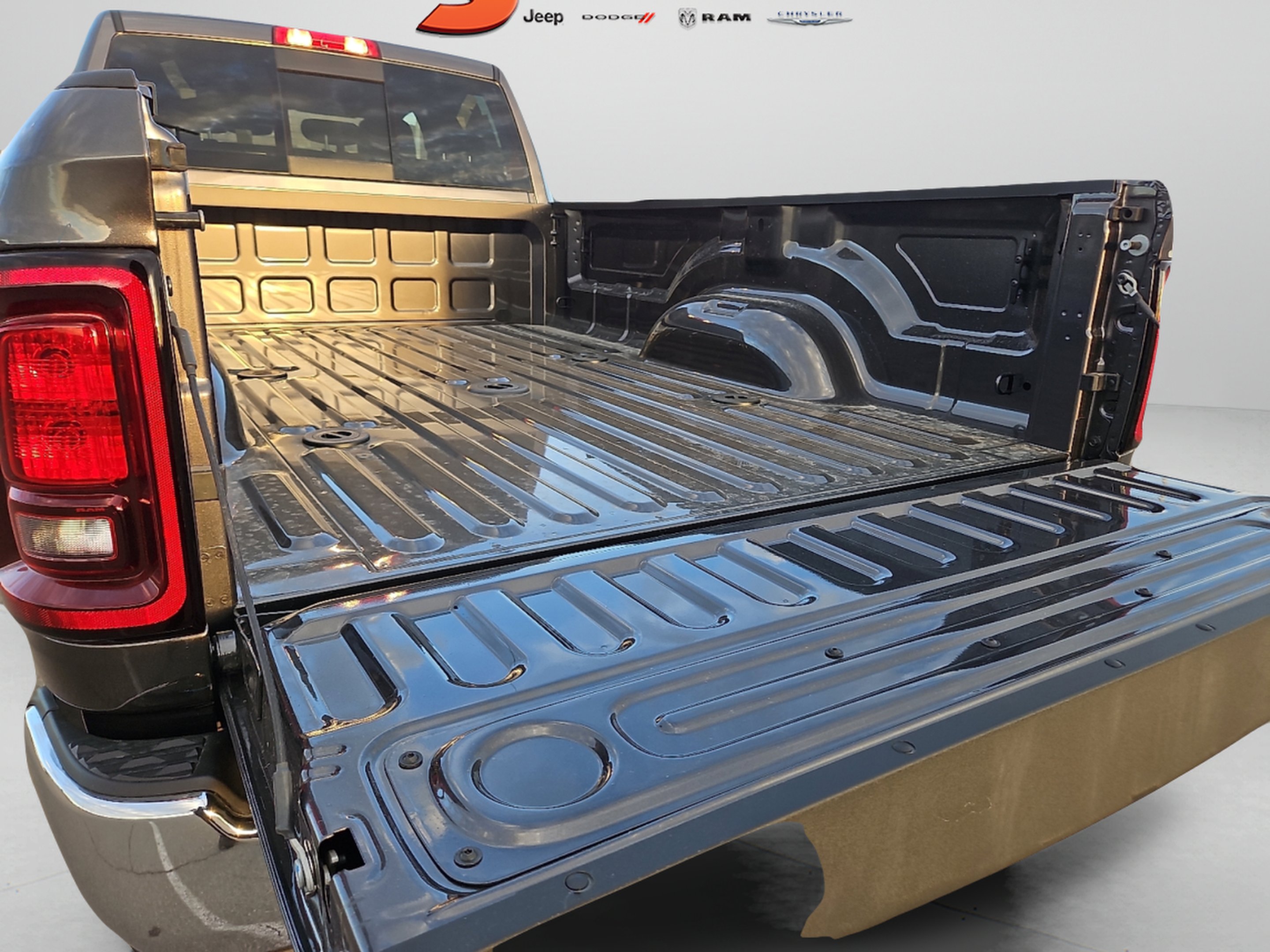 New 2026 Granite Crystal Metallic Clearcoat RAM Tradesman image 26