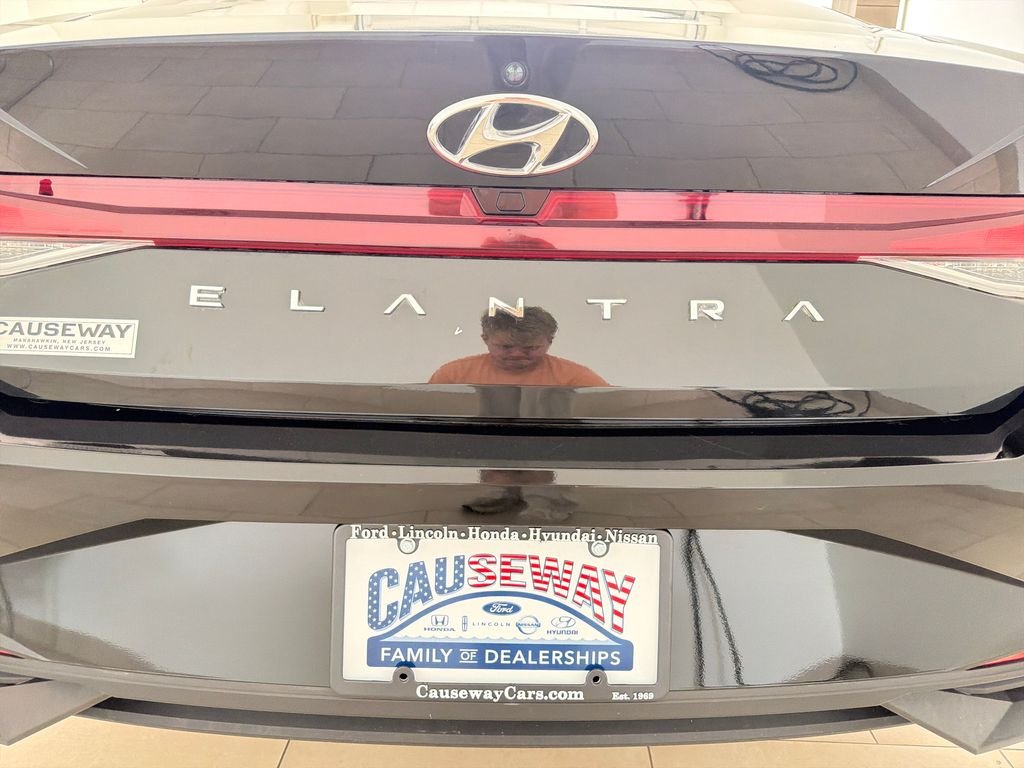 Used 2022 Black Hyundai SEL image 34