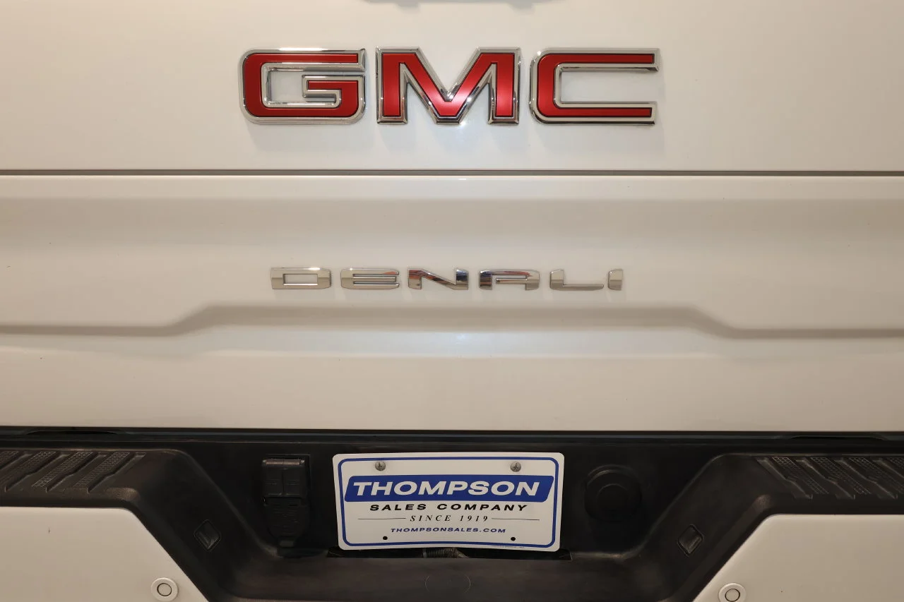 Used 2025 White Frost Tricoat GMC Denali image 37