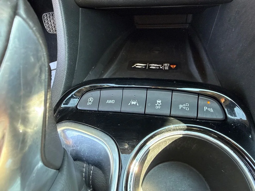 Used 2020 Red Buick Essence image 29