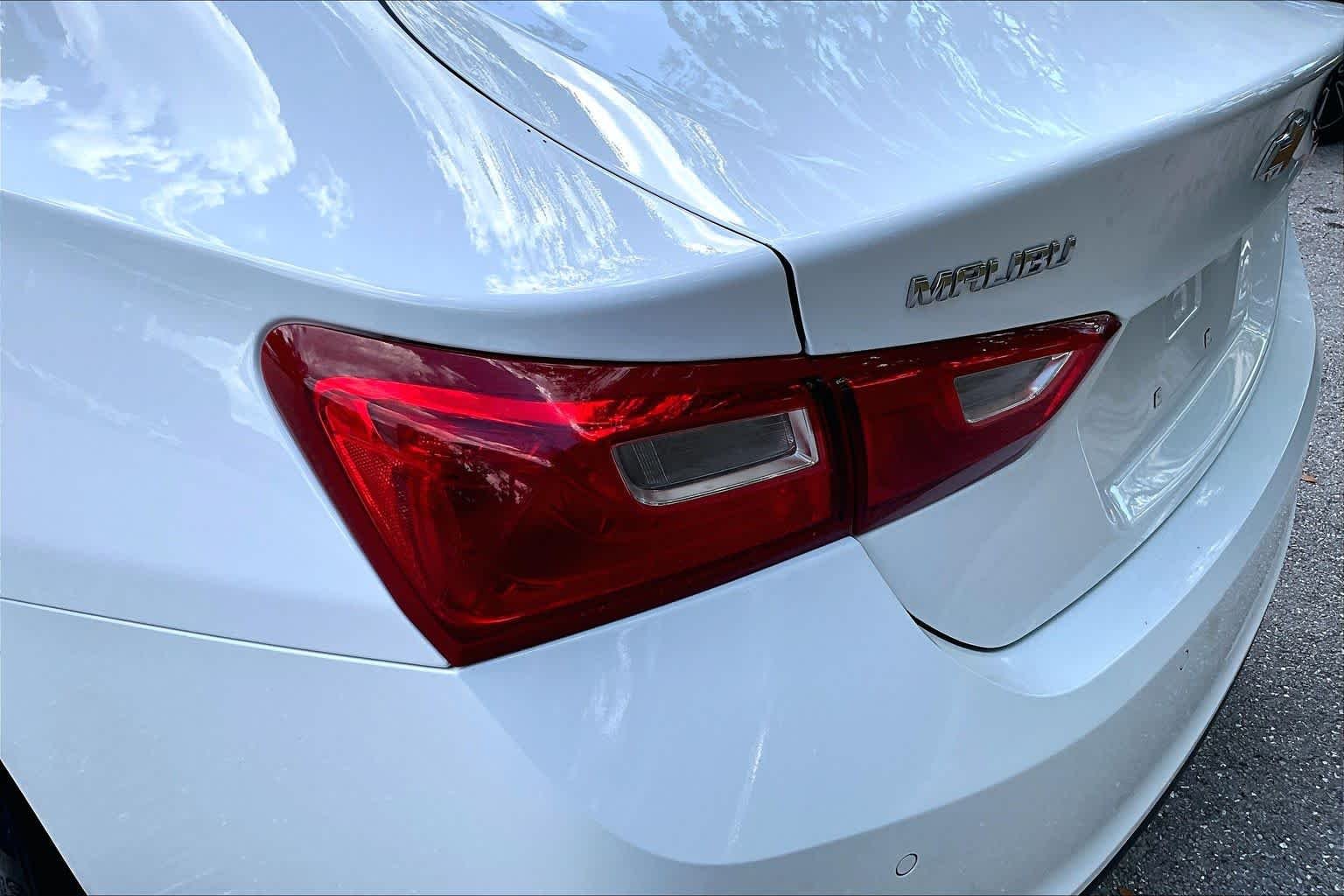 Used 2024 Summit White Chevrolet LT image 28