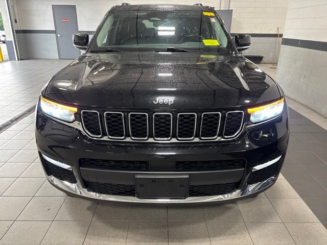 Used 2021 Diamond Black Crystal Pearlcoat Jeep Limited image 2