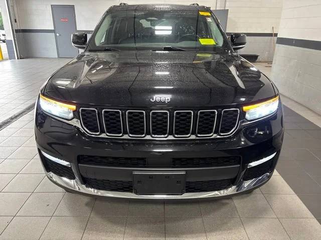 Certified Used 2021 Diamond Black Crystal Pearlcoat Jeep Limited image 2