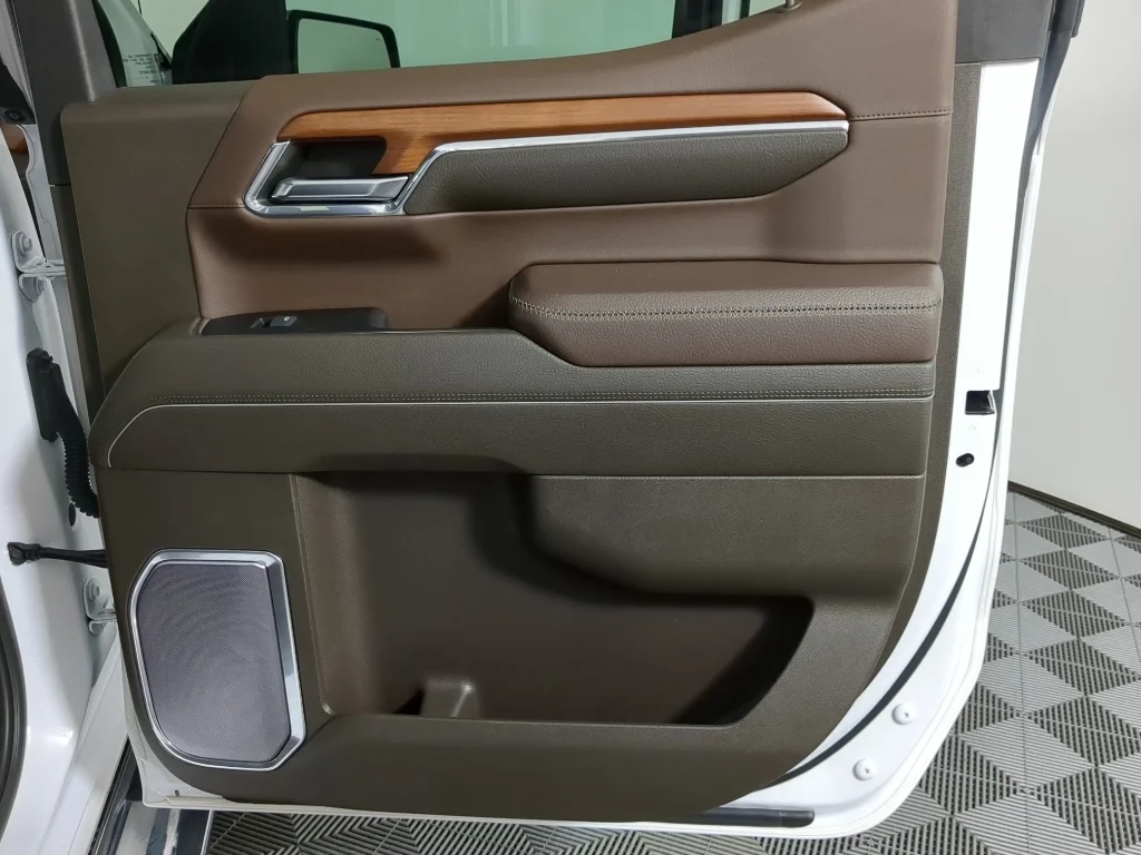 Used 2022 White GMC Denali image 22