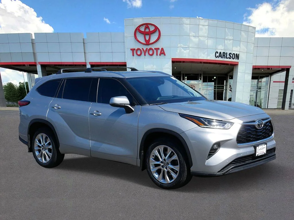 Used 2023 Toyota Highlander Limited with VIN 5TDKDRBHXPS020641 for sale in Minneapolis, Minnesota