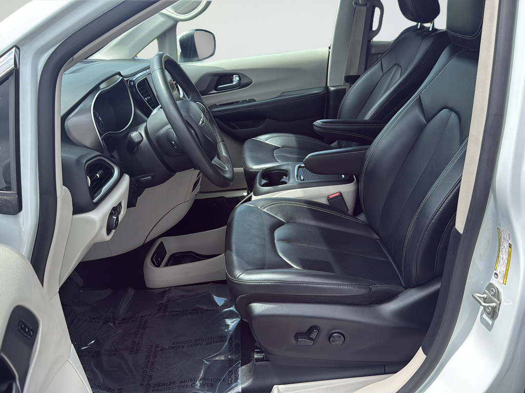 Used 2023 White Chrysler Touring L image 10