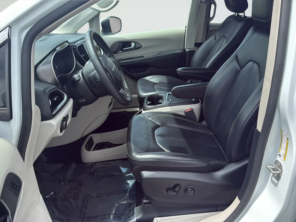 Used 2023 White Chrysler Touring L image 10