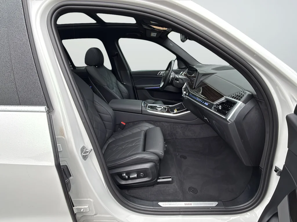 Used 2026 White BMW xDrive40i image 26