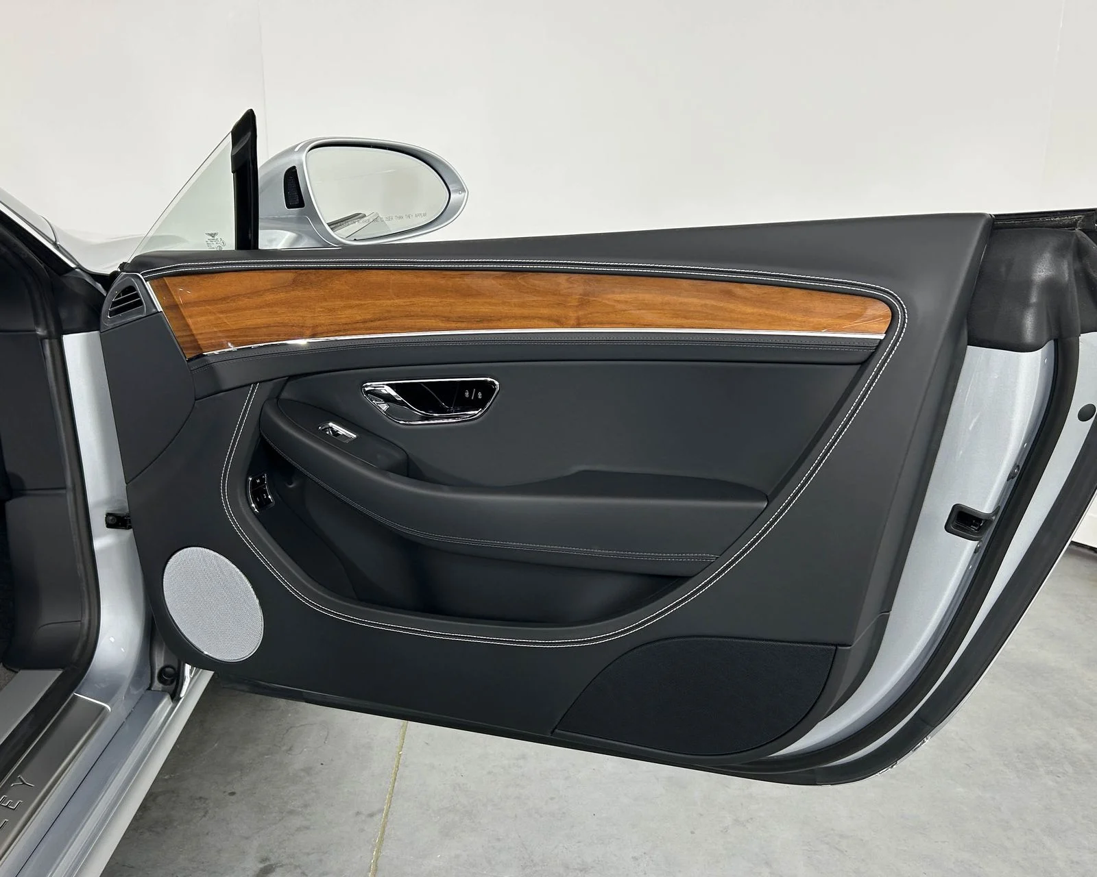 New 2026  Bentley V8 image 28