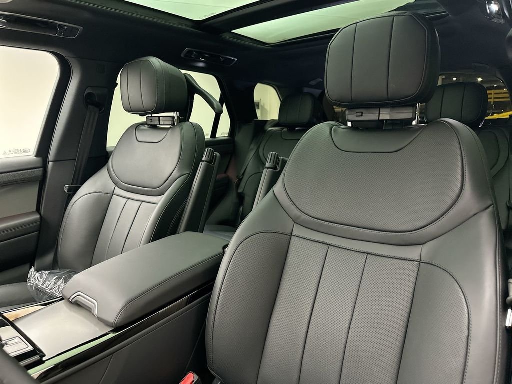 New 2026 Carpathian Grey Land Rover SE image 10