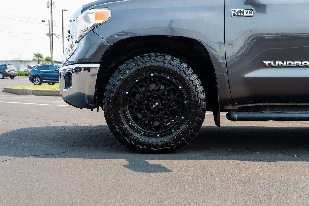 Used 2016 Magnetic Gray Metallic Toyota SR5 image 8