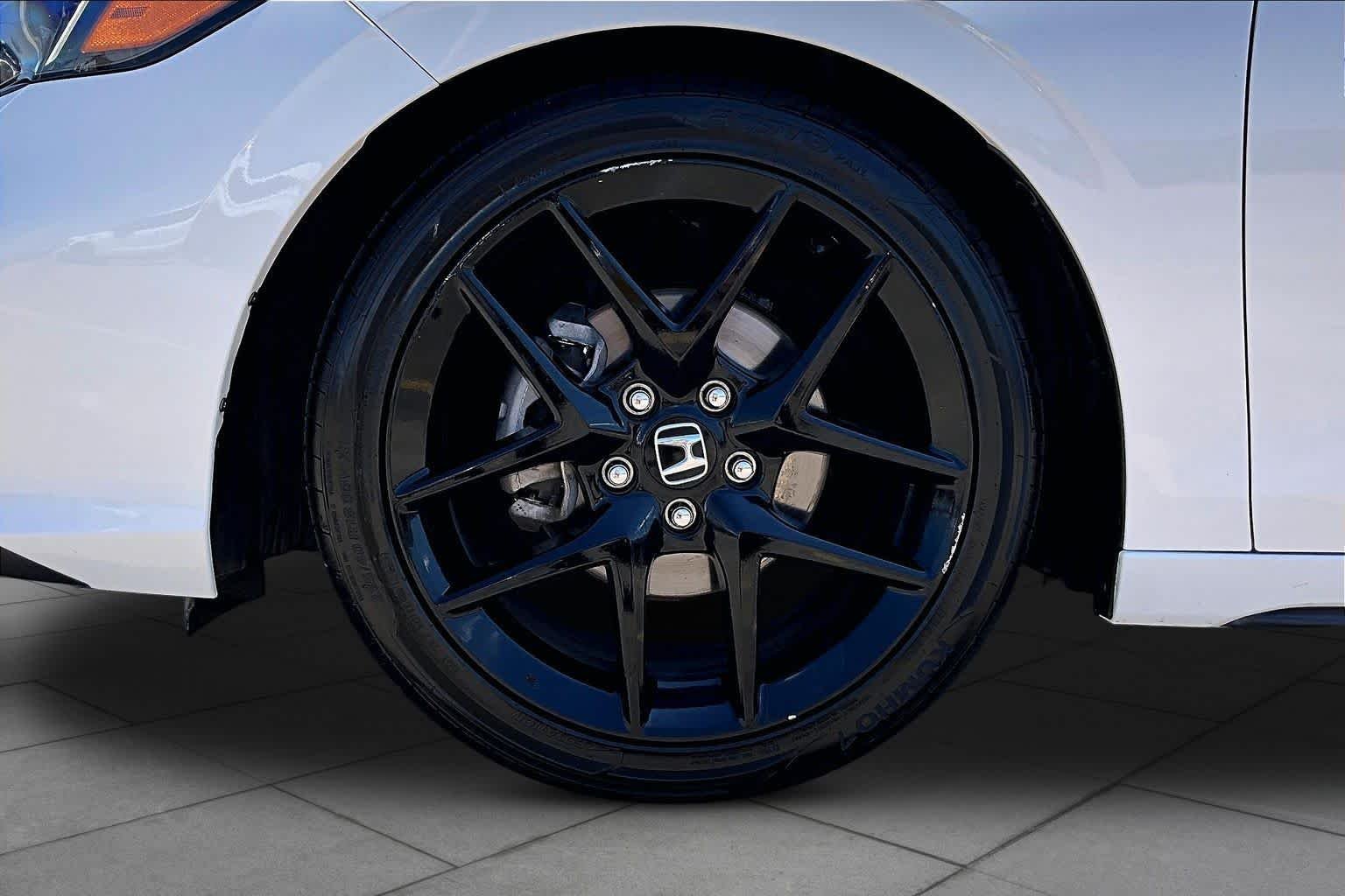 Used 2025 Platinum White Pearl Honda Sport image 11