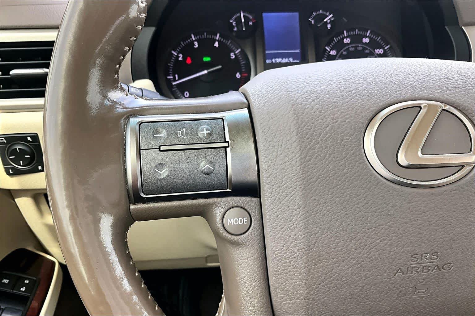 Used 2018 Starfire Pearl Lexus Luxury image 24
