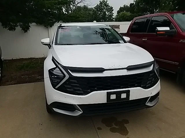 Used 2025 White Kia EX image 4