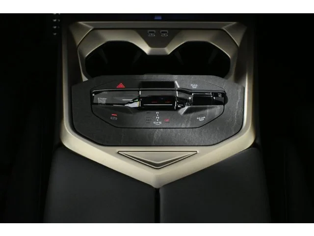 New 2027 Mineral White Metallic BMW 40 xDrive image 21