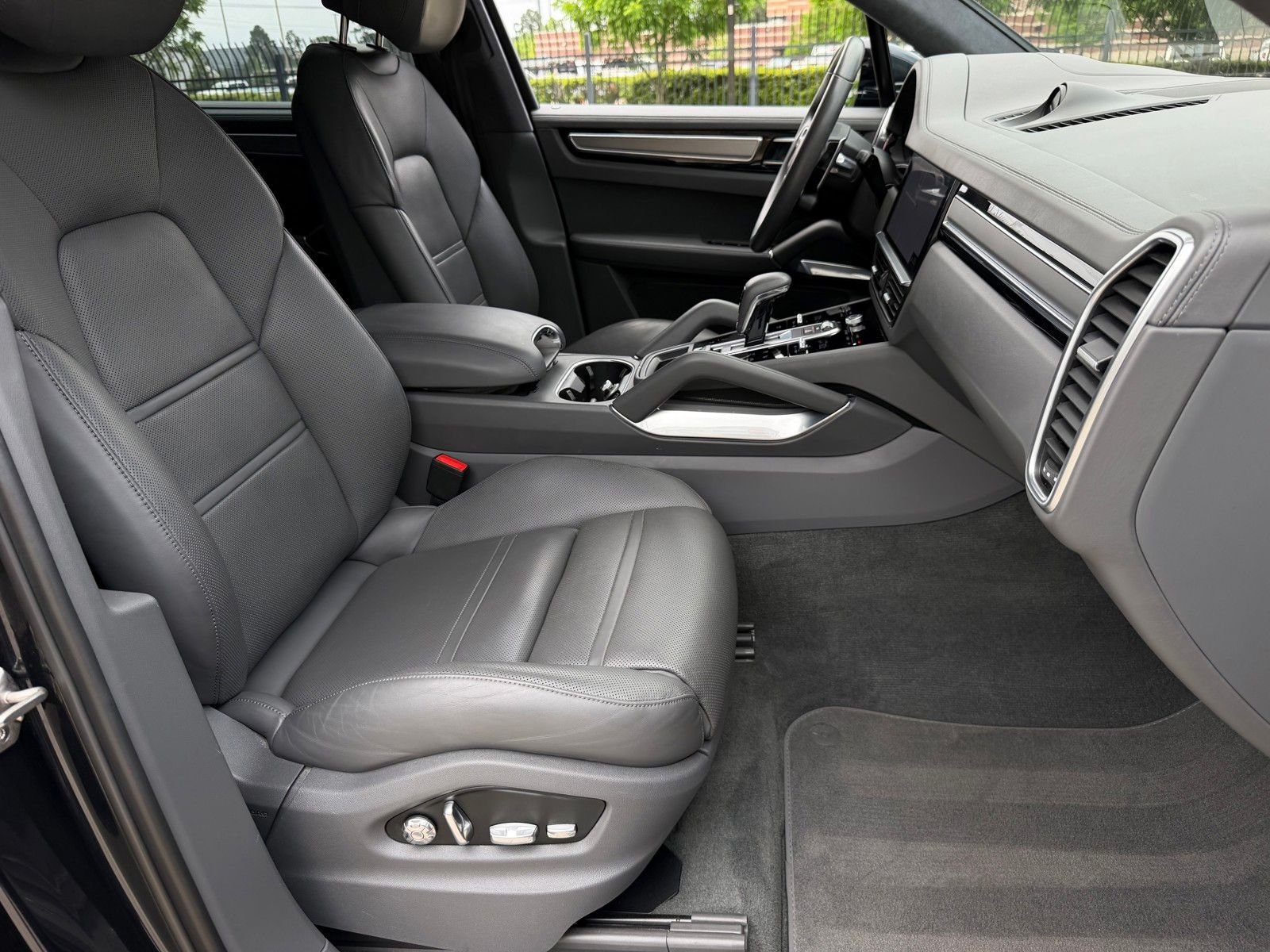 Used 2020 Blue Porsche Turbo image 22