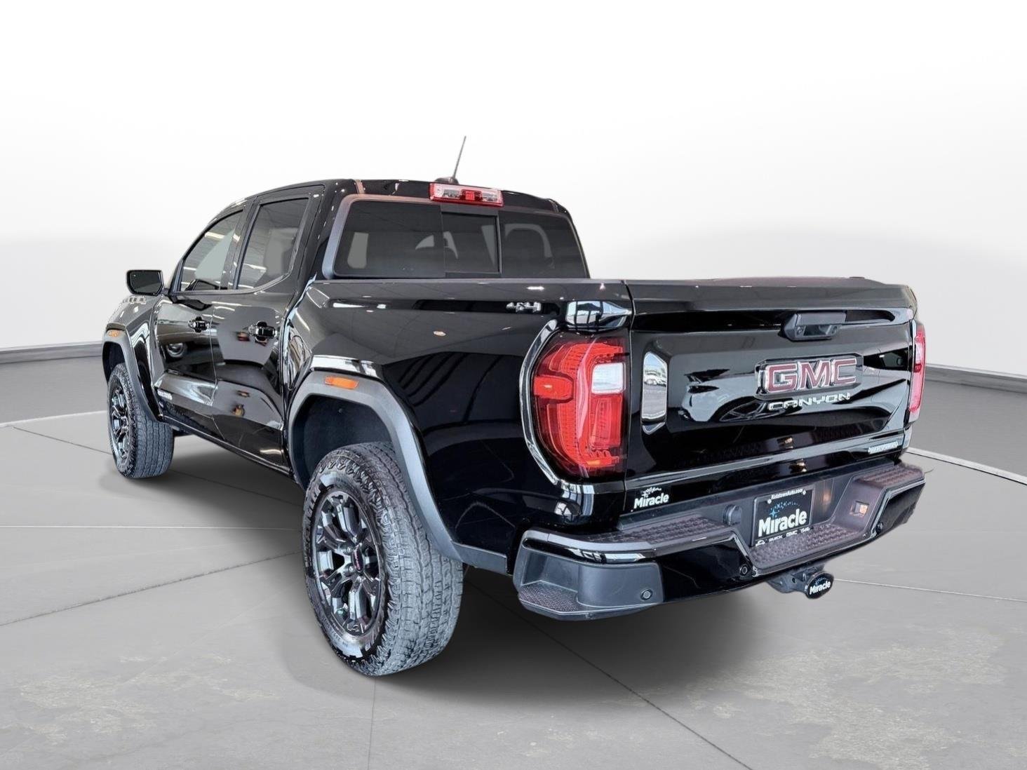 Used 2025 Onyx Black GMC Elevation image 6
