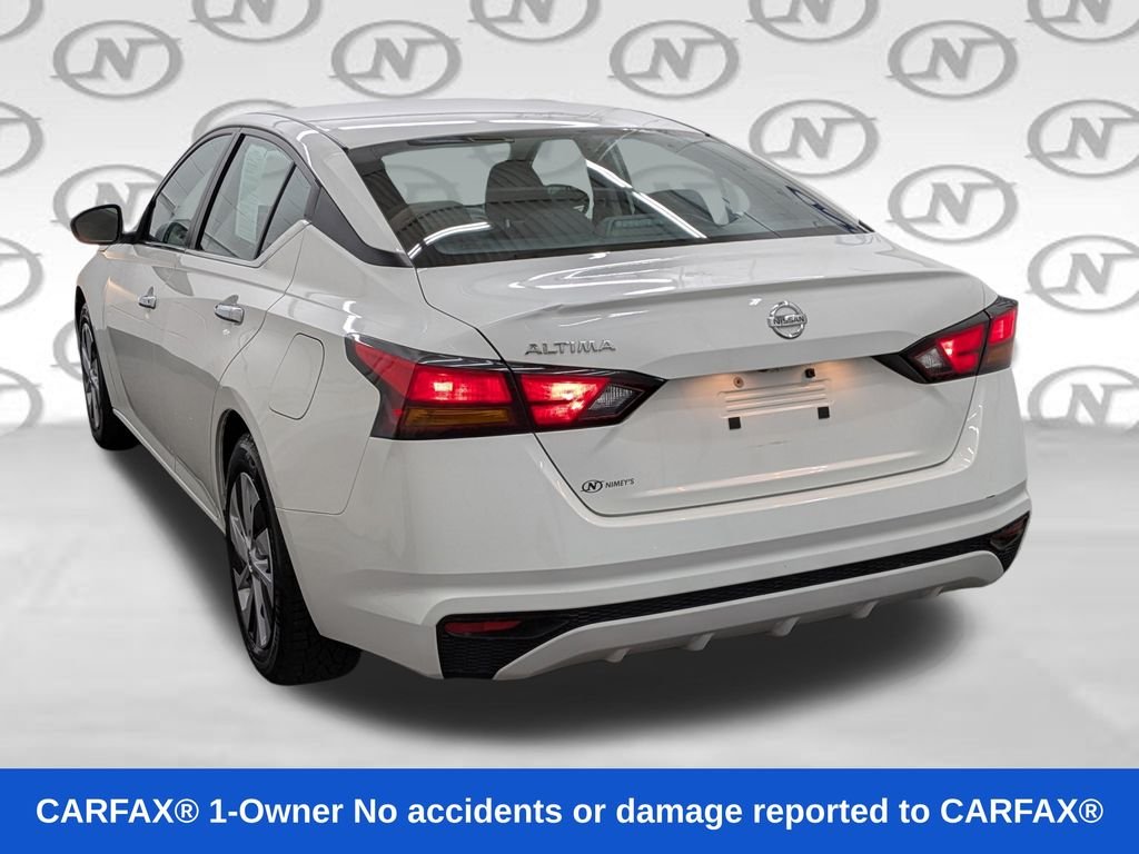 Used 2022 White Nissan 2.5 S image 14