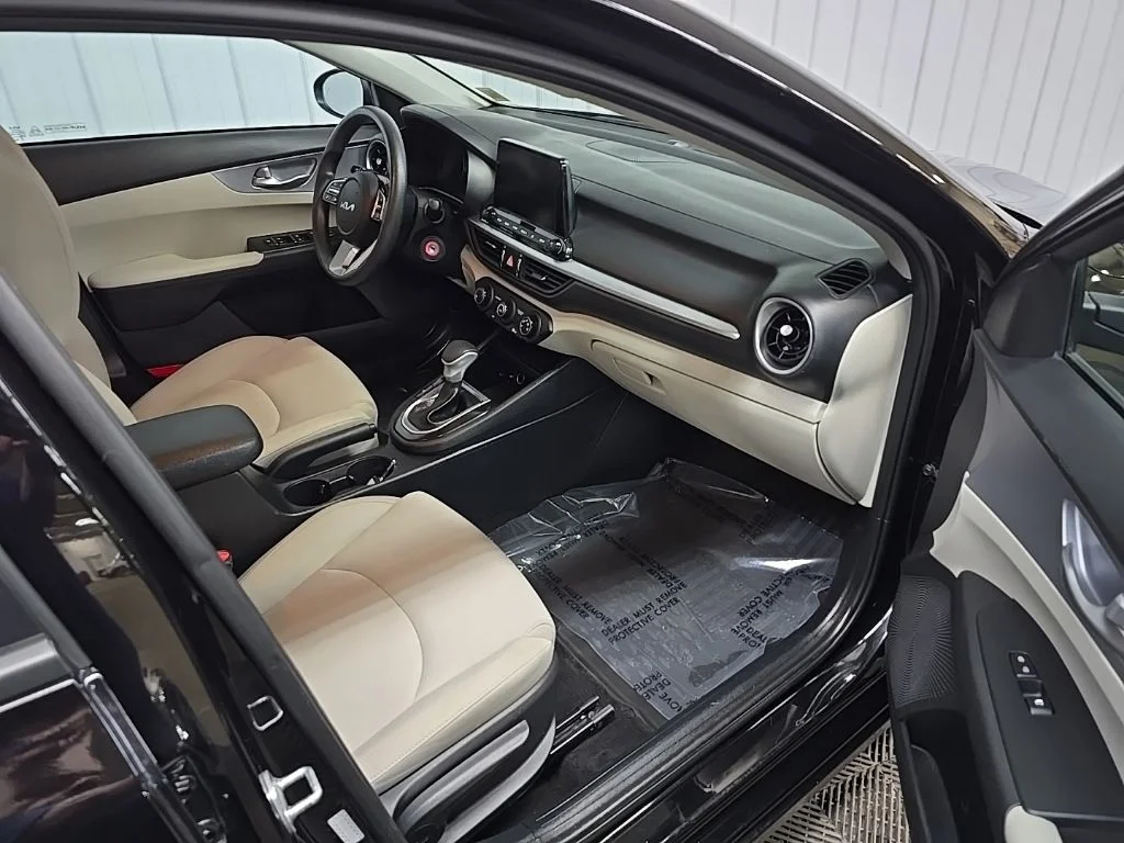 Used 2023 Aurora Black Kia LXS image 15