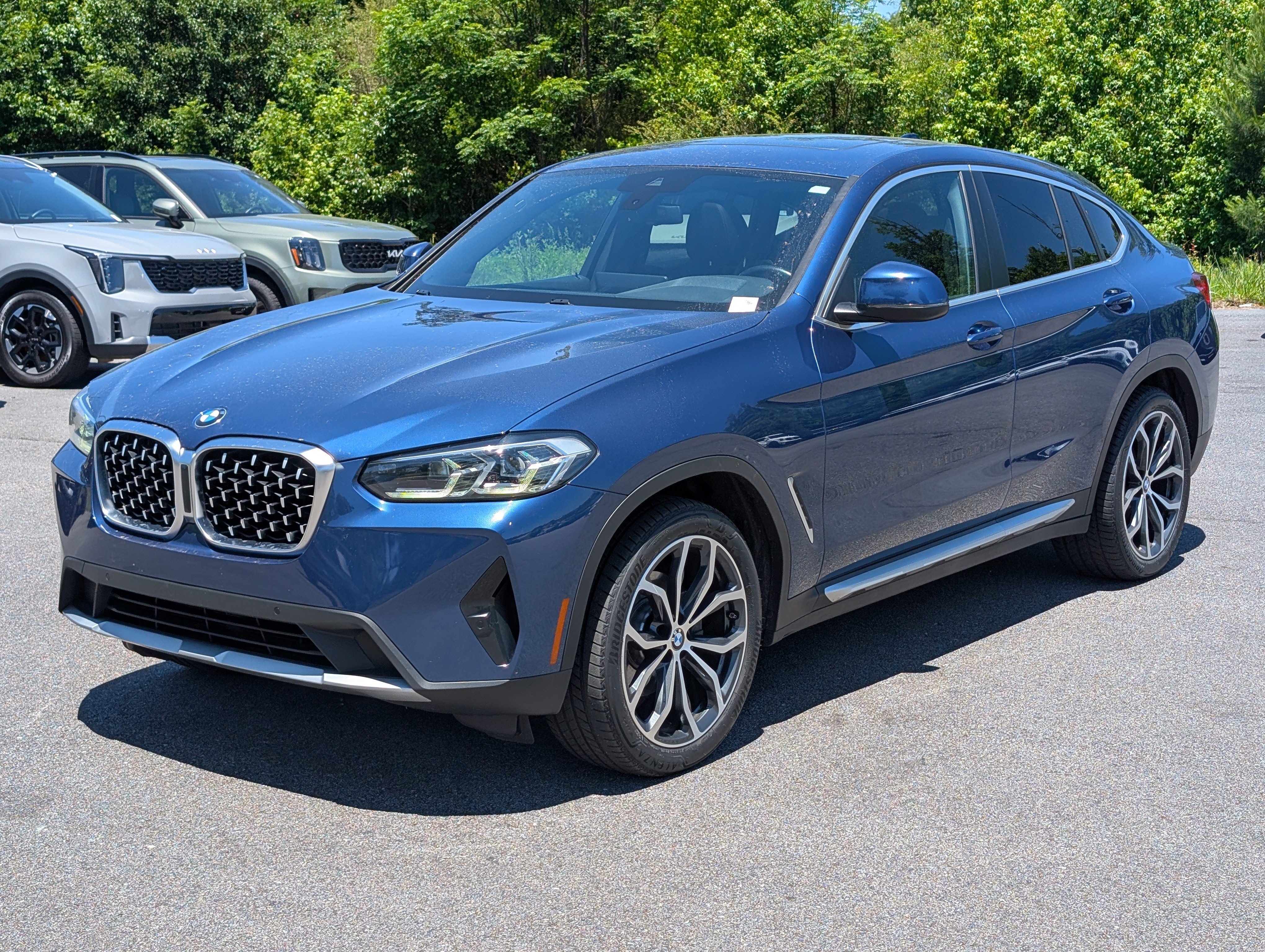 2022 BMW X4 xDrive30i's photo