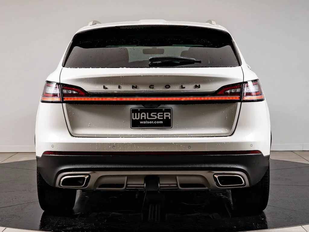 Used 2023 Pristine White Metallic Tri-Coat Lincoln Black Label image 7