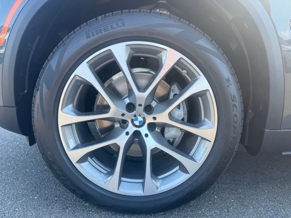 New 2026 Dravit Grey Metallic BMW xDrive40i image 5