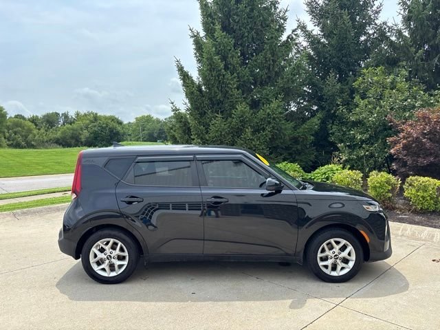 Used 2020 Black Kia S image 6