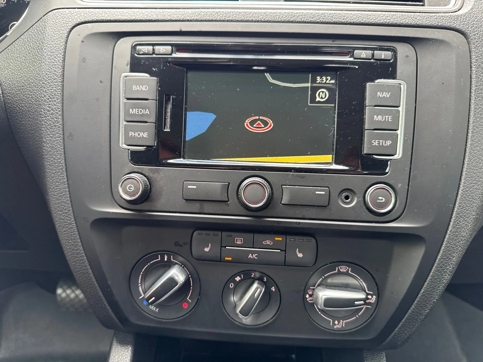 Used 2015  Volkswagen 1.8T SE image 19