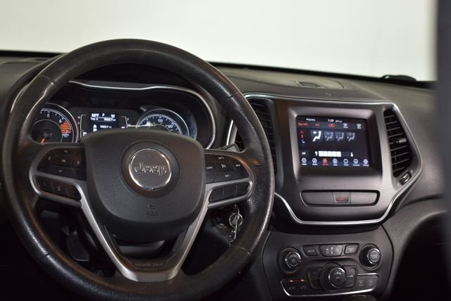 Used 2019 Red Jeep Latitude image 18