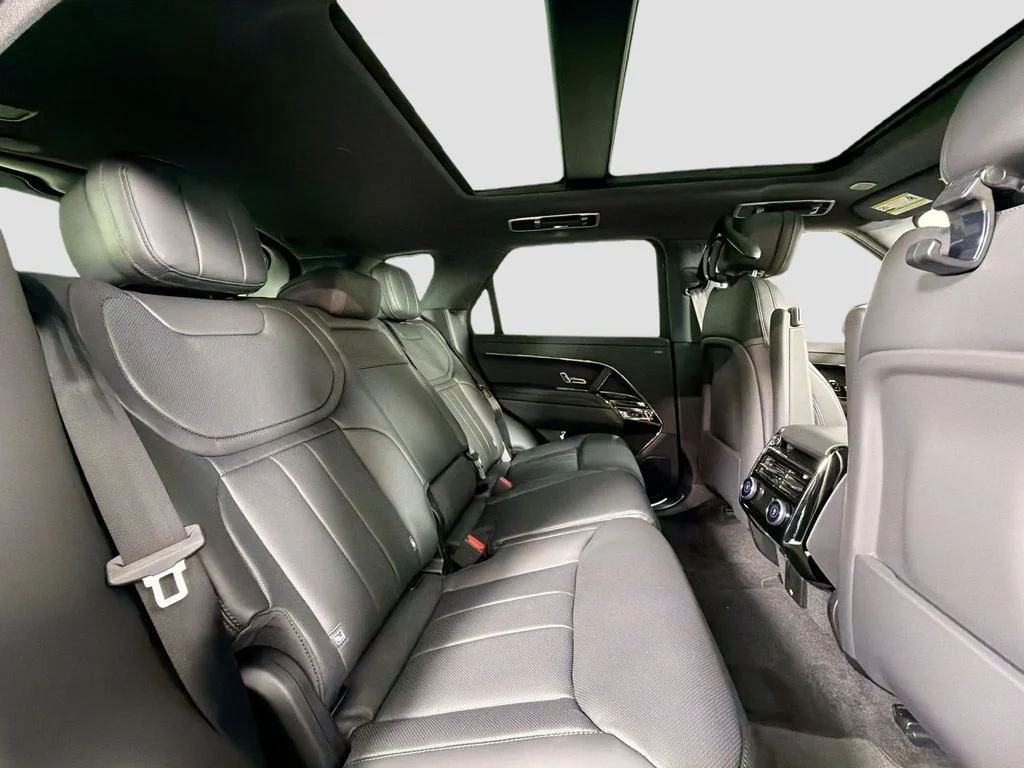 New 2026 Santorini Black Land Rover Dynamic SE image 29