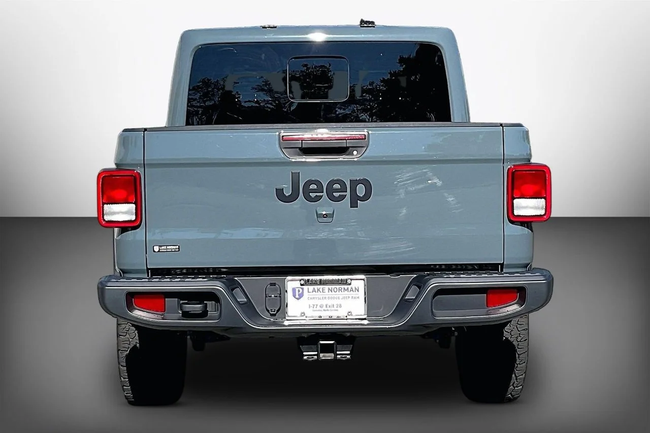 Used 2024 Gray Jeep Sport S image 7