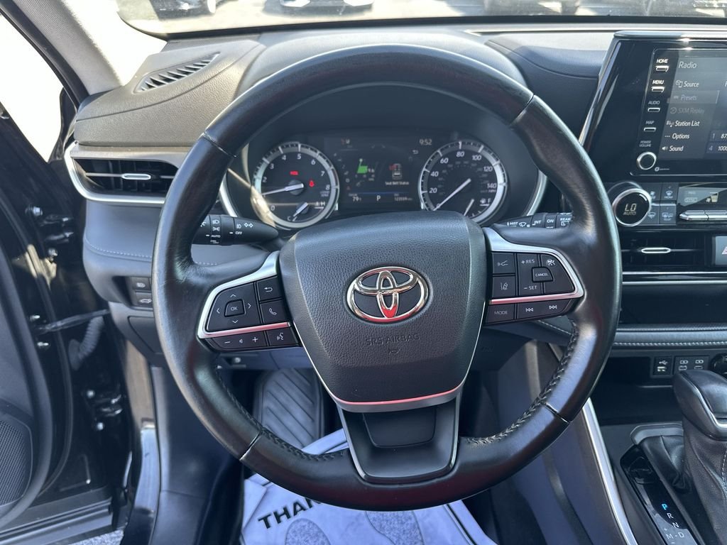 Used 2022 Black Toyota XLE image 20