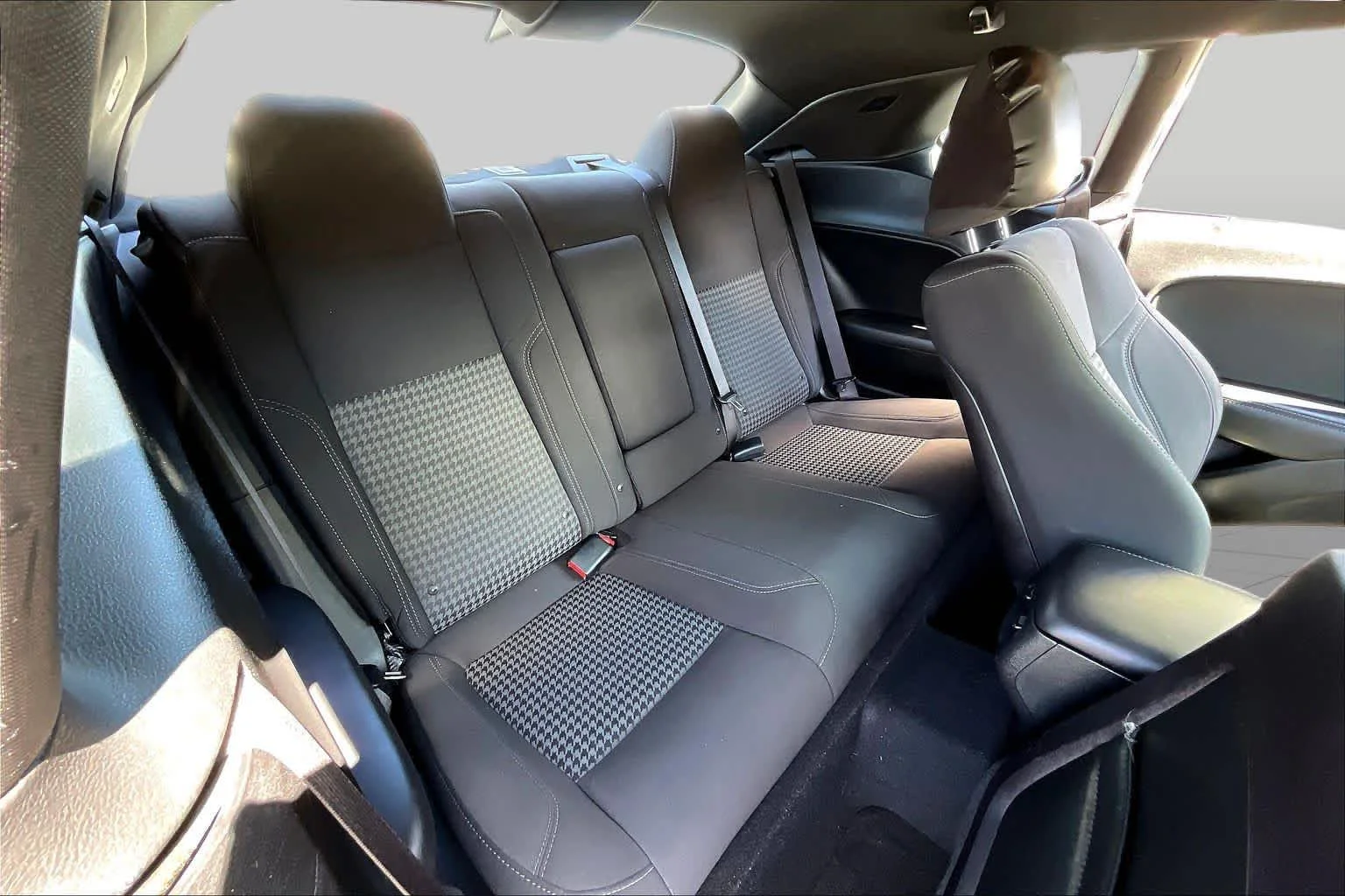 Used 2019 White Knuckle Clearcoat Dodge SXT image 20