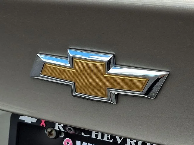 Used 2023 Gray Chevrolet LT image 31