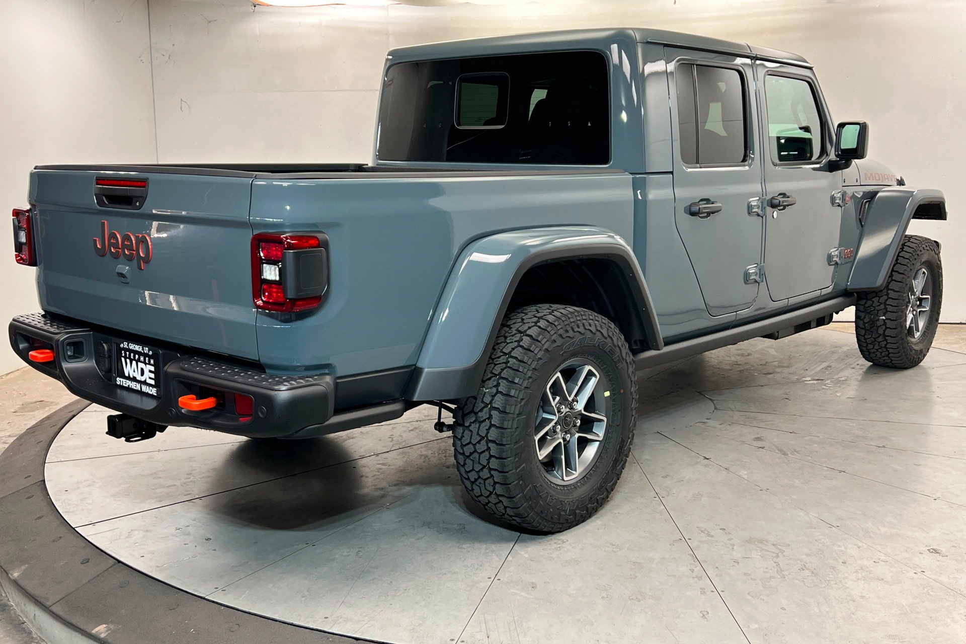 New 2026 Anvil Clear-Coat Exterior Paint Jeep Mojave X image 6