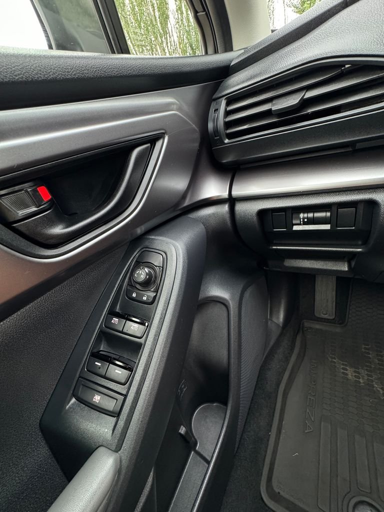 Used 2025 Crystal Black Silica Subaru Base image 15