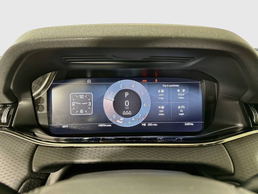 Used 2023 Fuji White Land Rover Dynamic image 15