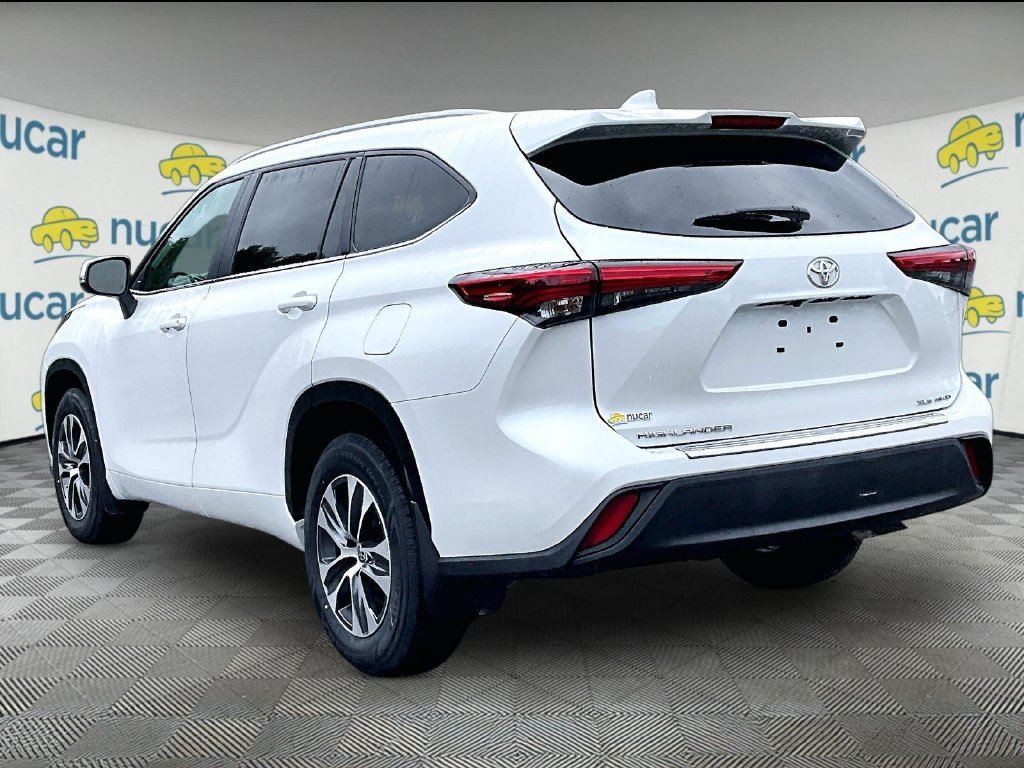 Used 2023 Beige Toyota XLE image 4