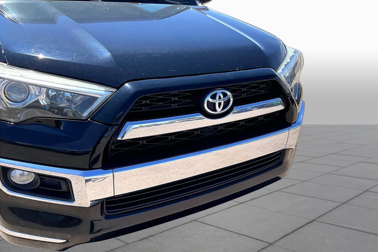 Used 2018 Midnight Black Metallic Toyota Limited image 25