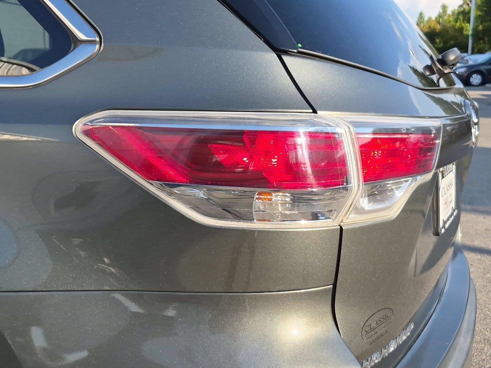 Used 2015 Predawn Gray Mica Toyota Limited image 10