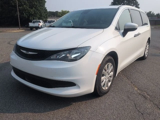 Used 2021 White Chrysler L image 1