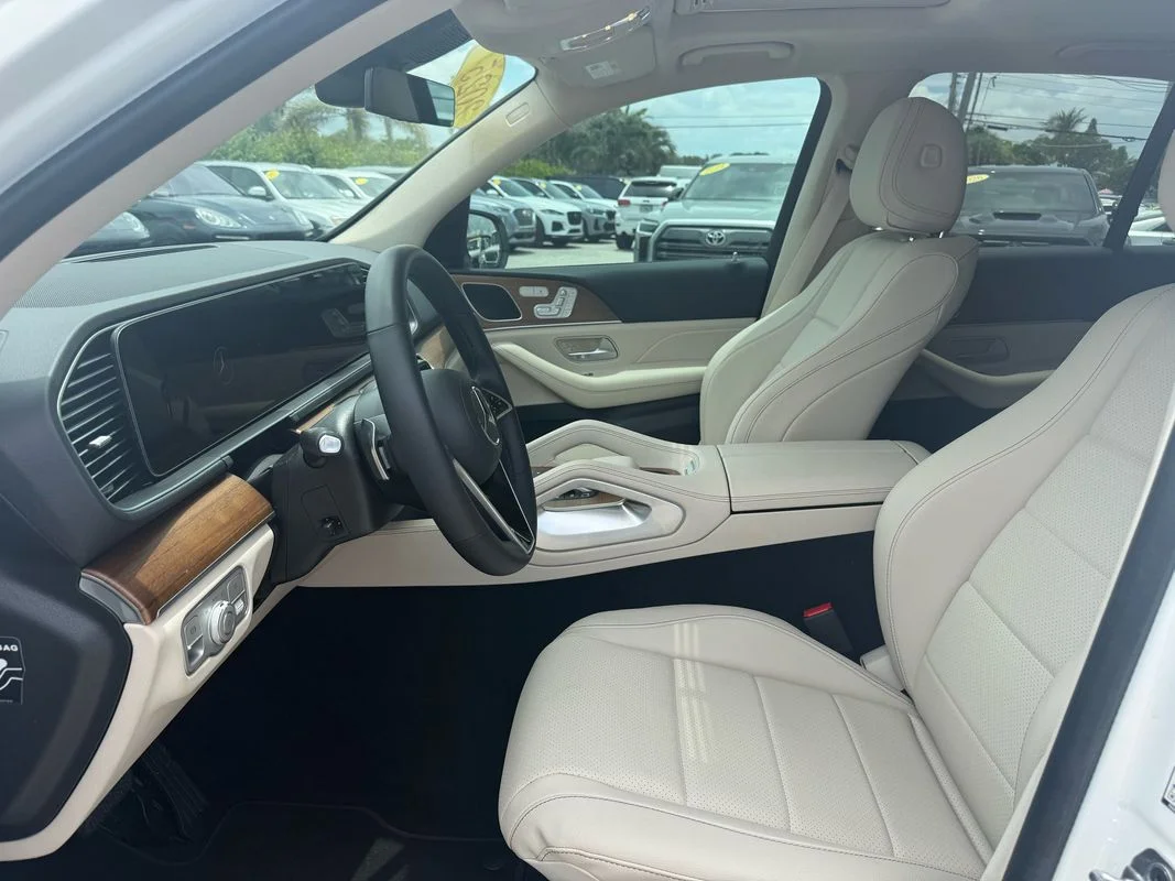Used 2025  Mercedes-Benz 4MATIC® image 16