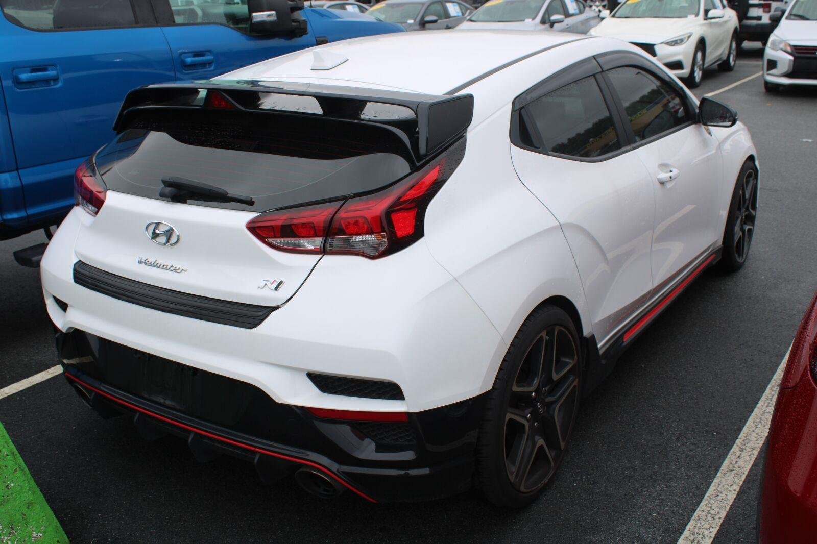Used 2022 Lunar White Hyundai Base image 4