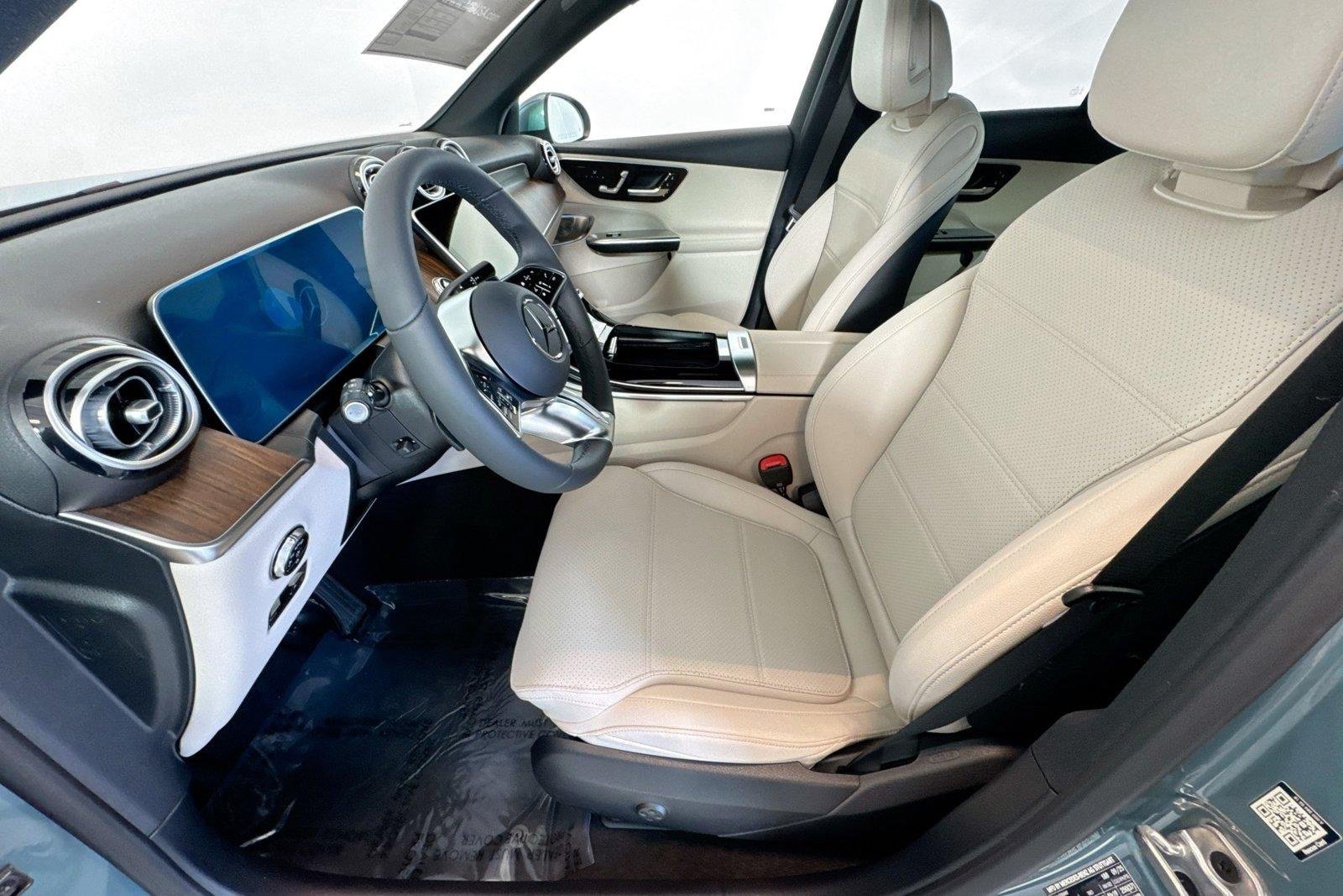 New 2026 Black Mercedes-Benz GLC 300 image 18
