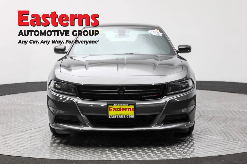 Used 2023 Gray Dodge SXT image 2