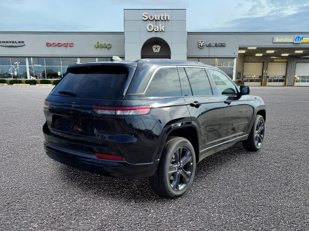 New 2027 High-Gloss Black Paint Jeep Limited Reserve image 3