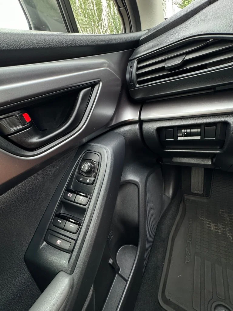 Used 2025 Crystal Black Silica Subaru Base image 15