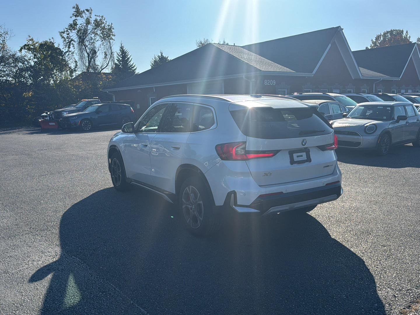 Used 2024 Mineral White Metallic BMW xDrive28i image 5